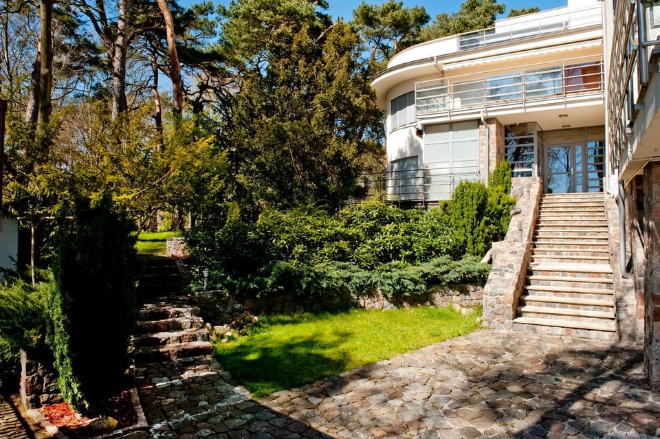 Property building, Facade/entrance