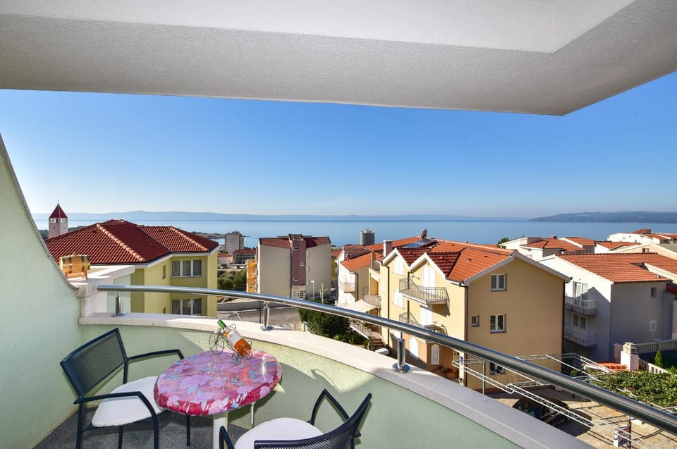 Balcony/Terrace, City view, Sea view, Street view