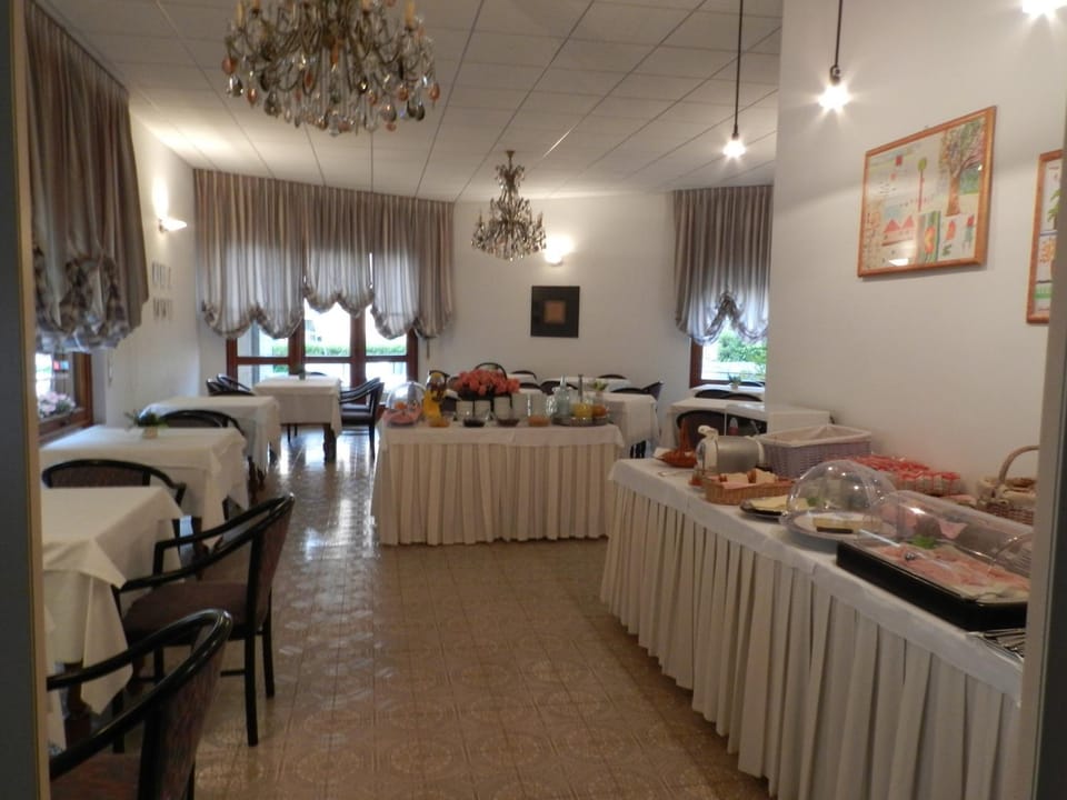 Other, Buffet breakfast