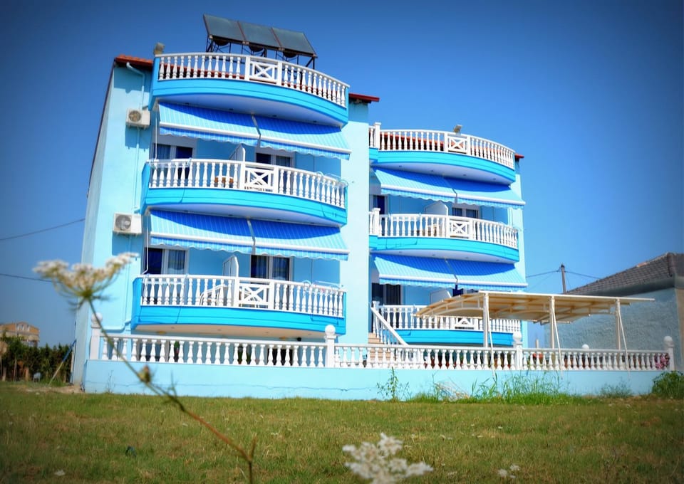 Property building, Breakfast