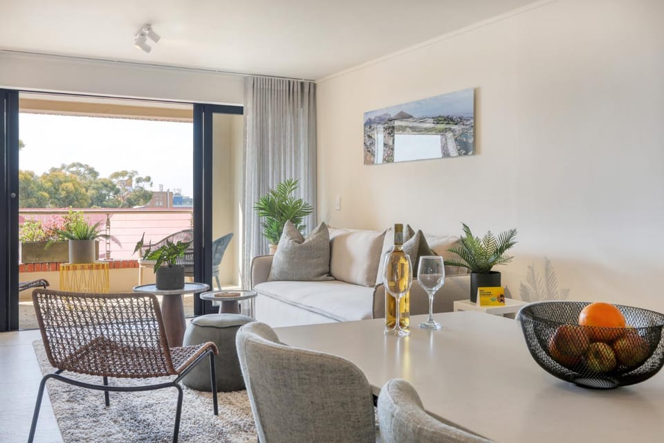 Balcony/Terrace, Living room, Seating area, Dining area