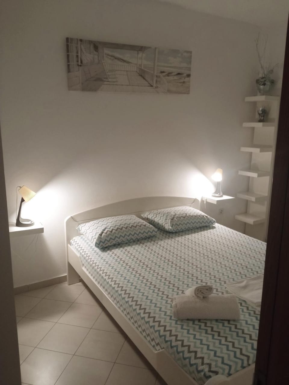 Bed, Bedroom, towels