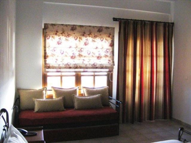 Day, Seating area