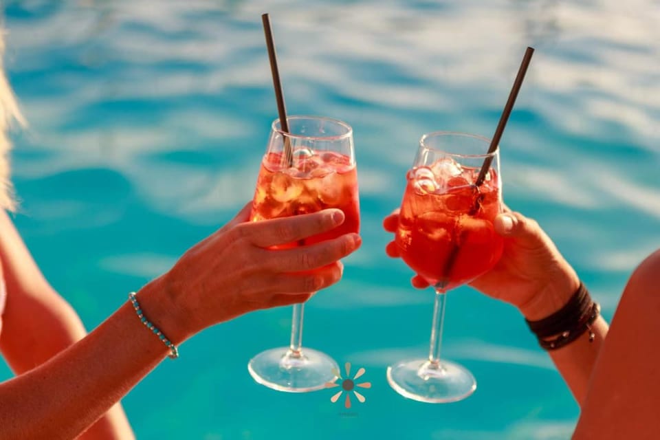 People, Swimming pool, Alcoholic drinks