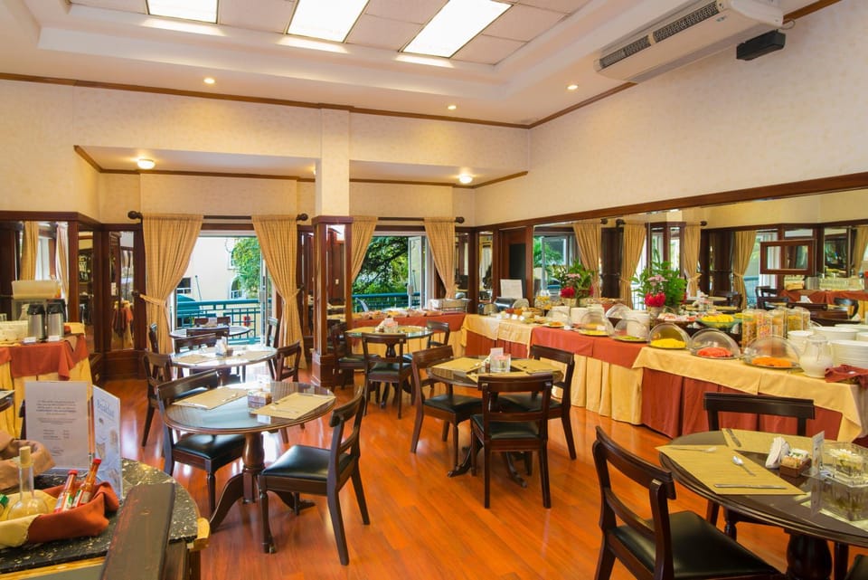 Restaurant/places to eat, Buffet breakfast