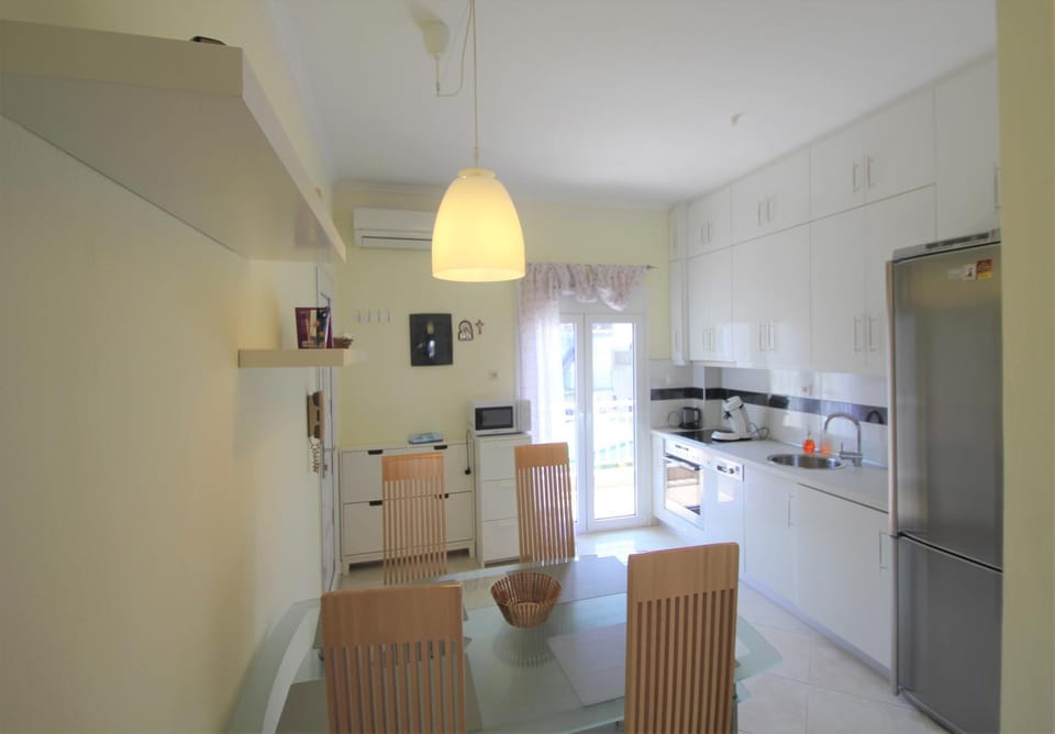 Restaurant/places to eat, Neighbourhood, Balcony/Terrace, Balcony/Terrace, Kitchen or kitchenette, Seating area, Dining area, Communal kitchen, Supermarket/grocery shop, Shopping Area