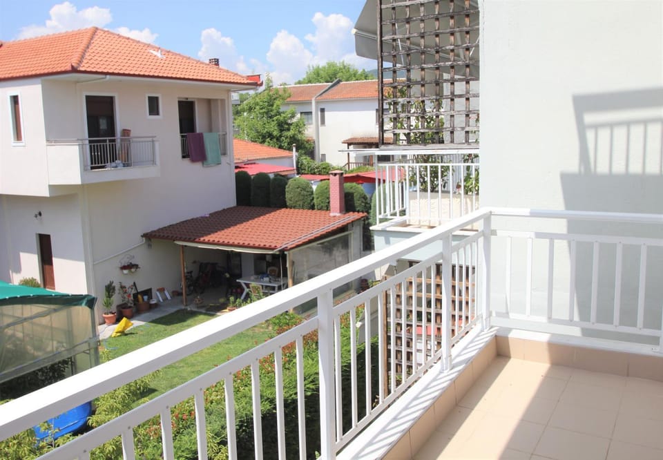 Neighbourhood, Balcony/Terrace
