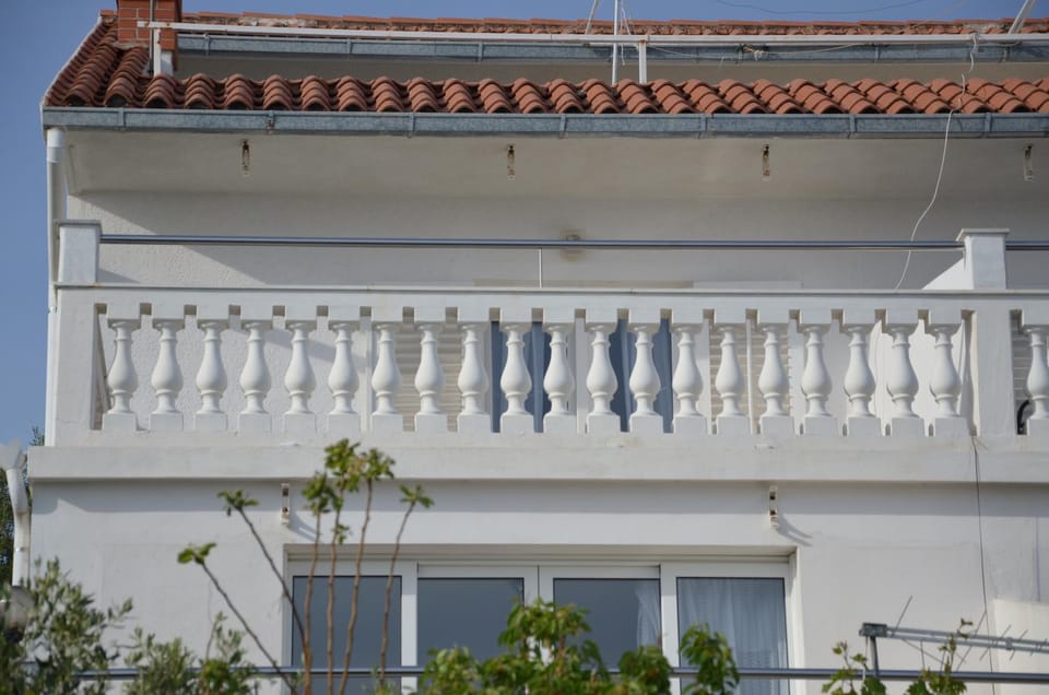 Facade/entrance, Balcony/Terrace