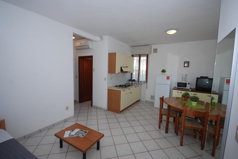 Kitchen or kitchenette, Living room, Dining area, stove