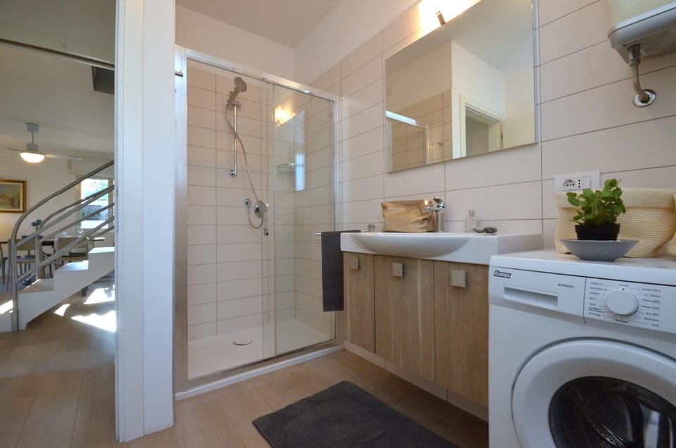 Shower, Bathroom, washing machine