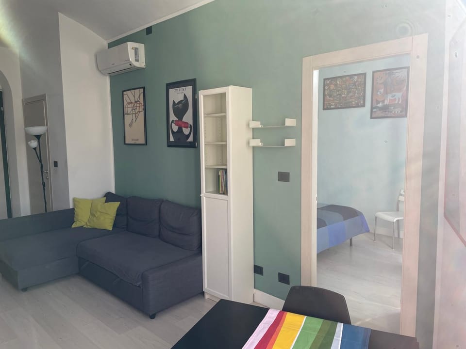 Communal lounge/ TV room, air conditioner