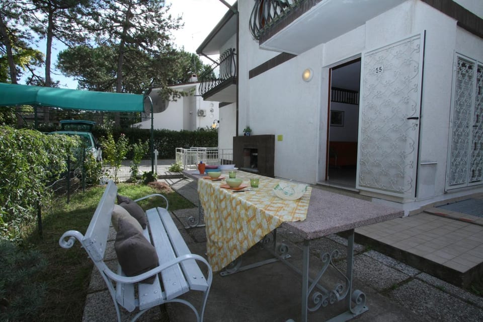 Patio, Day, Garden, Seating area, Garden view