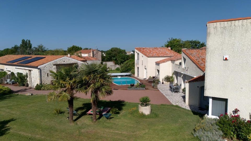 View (from property/room), Garden view, Pool view
