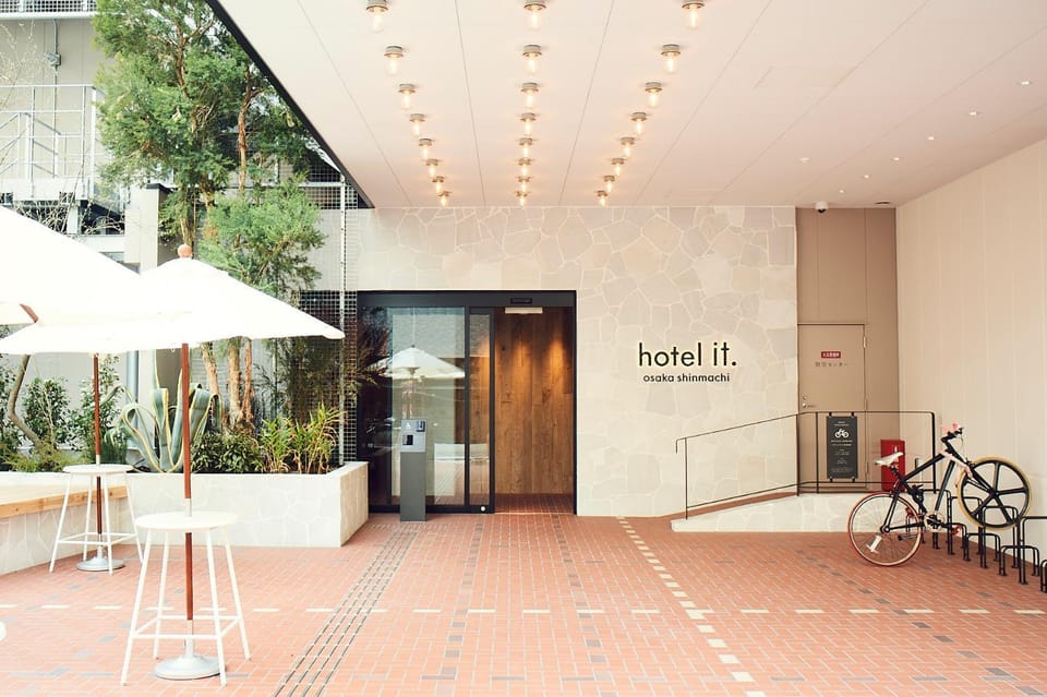 Facade/entrance