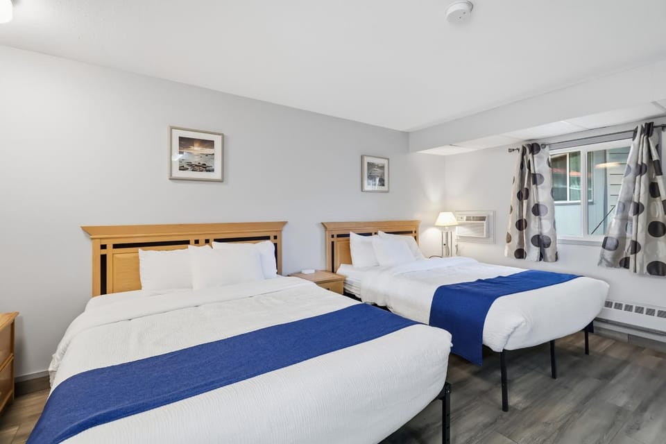 Canada's Best Value Desert Inn & Suites Hotel in British Columbia