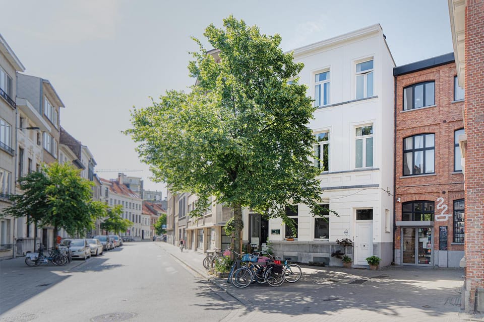 Property building, Day, Location