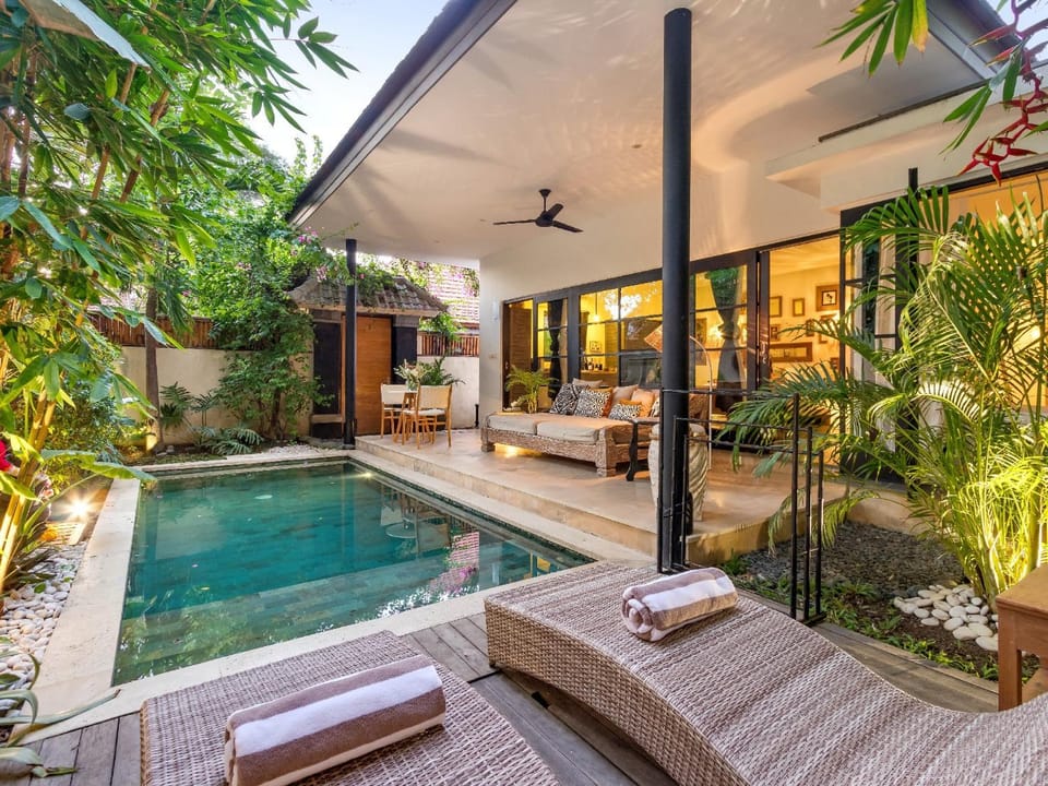 Property building, Pool view, Swimming pool, sunbed