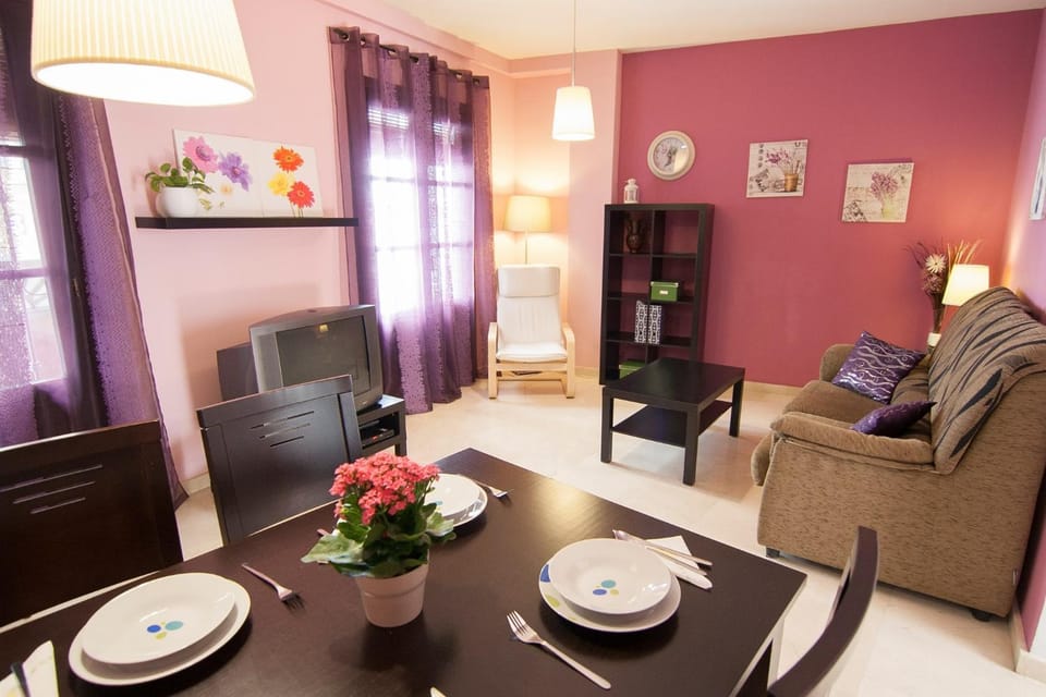 TV and multimedia, Living room, Lounge or bar, Dining area