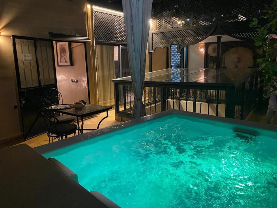 Night, Hot Tub