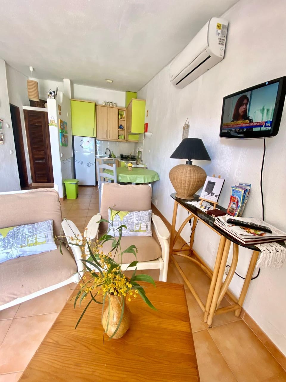 TV and multimedia, Kitchen or kitchenette, Living room, Seating area, Dining area, minibar, air conditioner