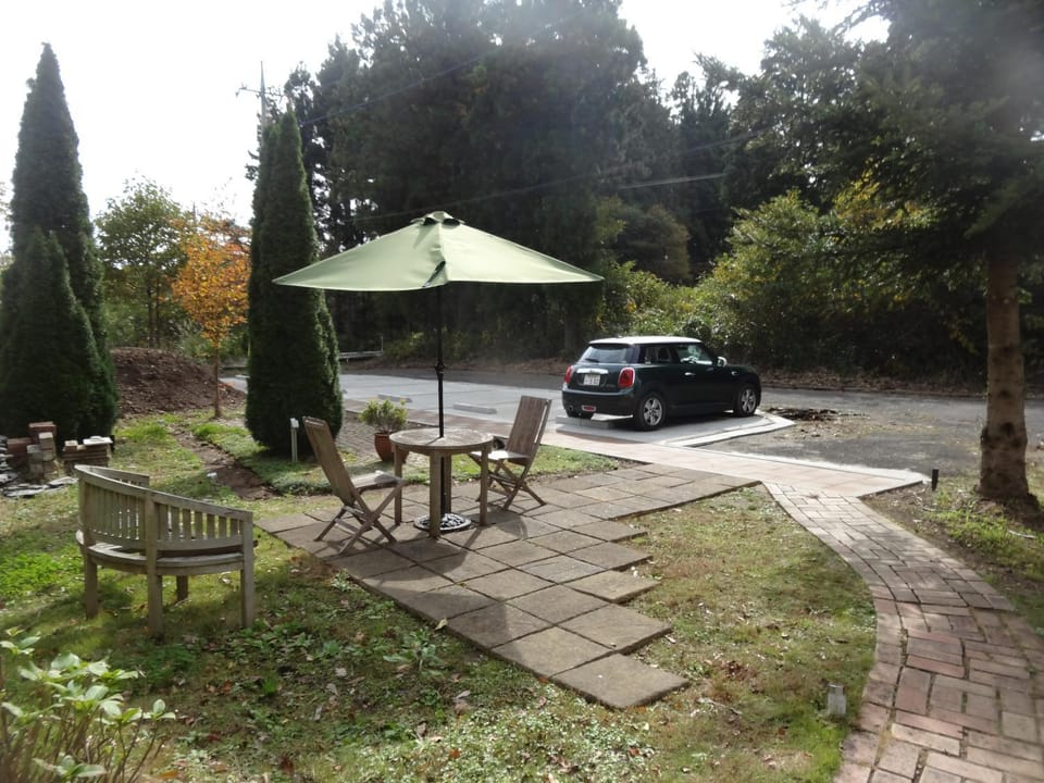 Facade/entrance, Garden view