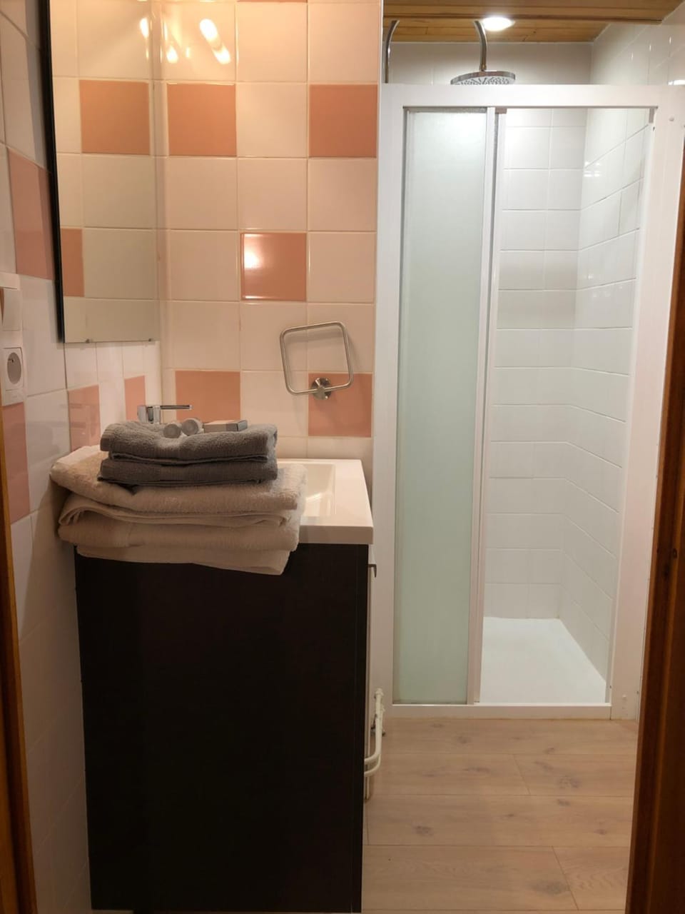 Shower, Bathroom, towels