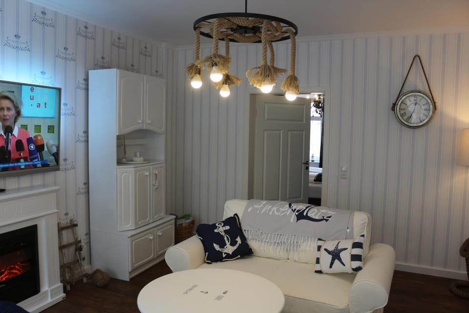 Living room, Photo of the whole room