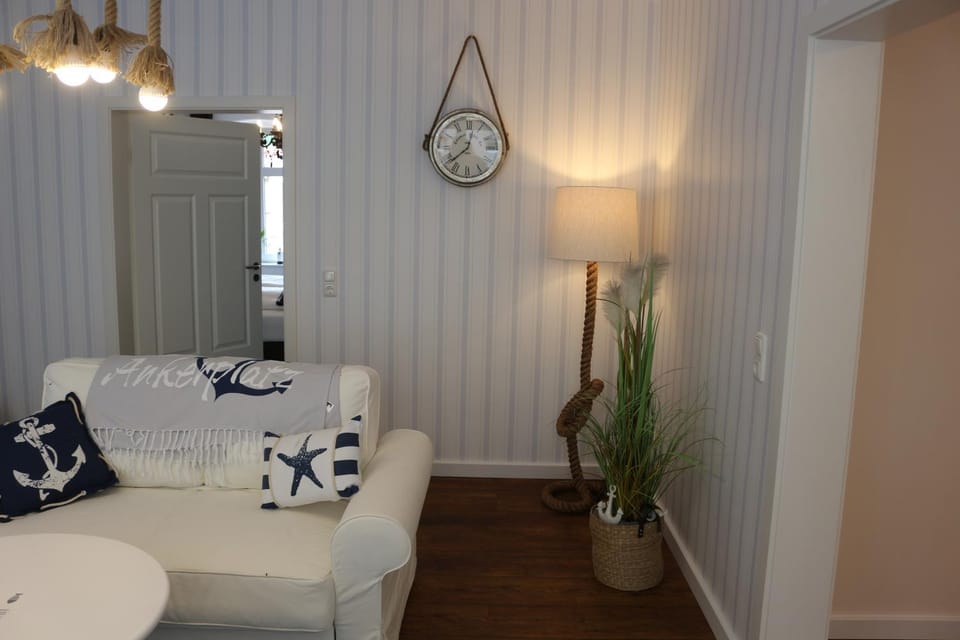 Living room, Photo of the whole room
