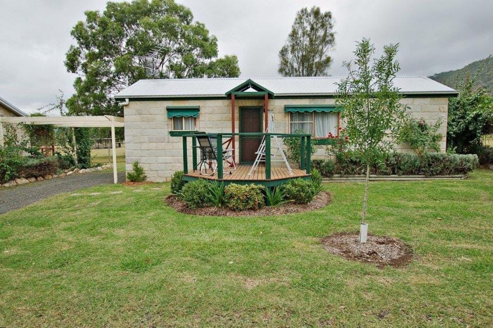 Starline Alpacas Farmstay Resort Resort in Broke