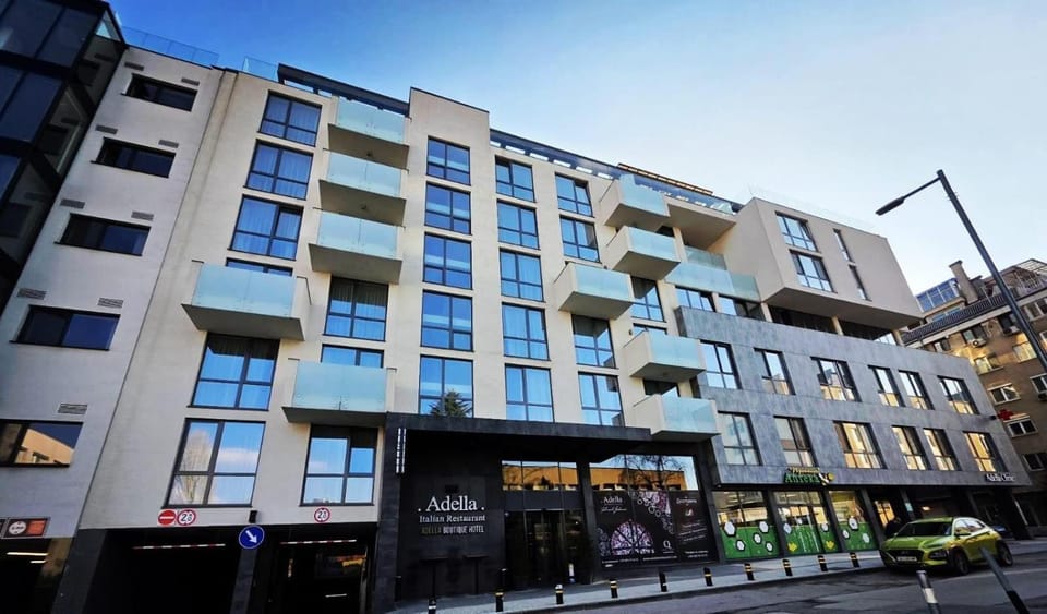 Property building, Facade/entrance, Neighbourhood, Location, Parking