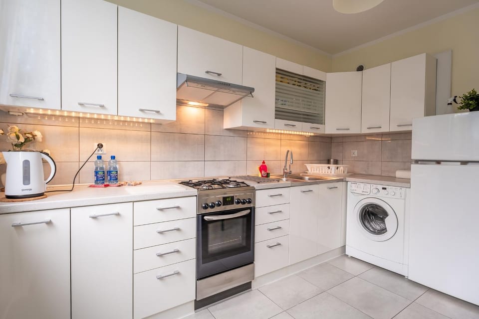 Coffee/tea facilities, Kitchen or kitchenette, oven, stove, washing machine, kitchen