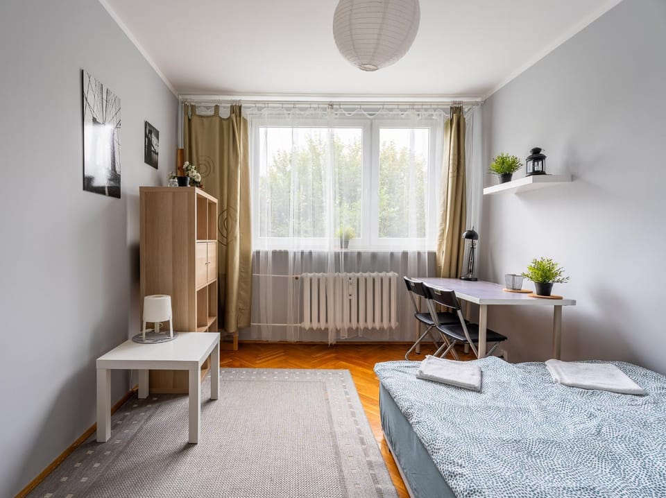 Bed, Photo of the whole room, Seating area, Bedroom, internet