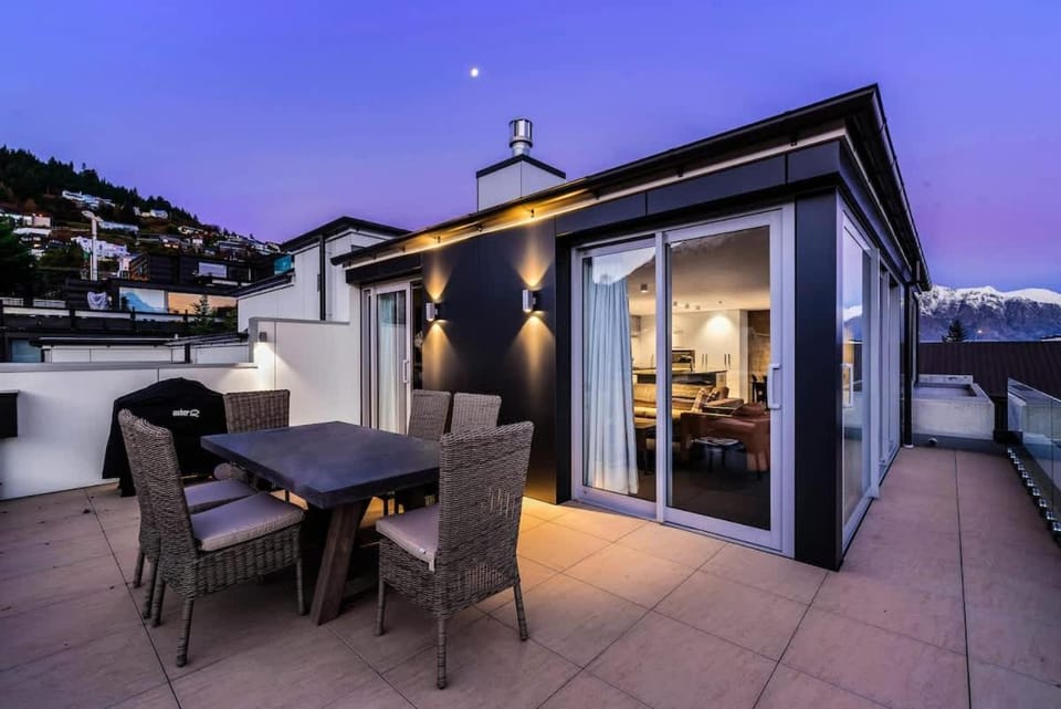Diamond Deluxe Central Queenstown Apartment in Queenstown