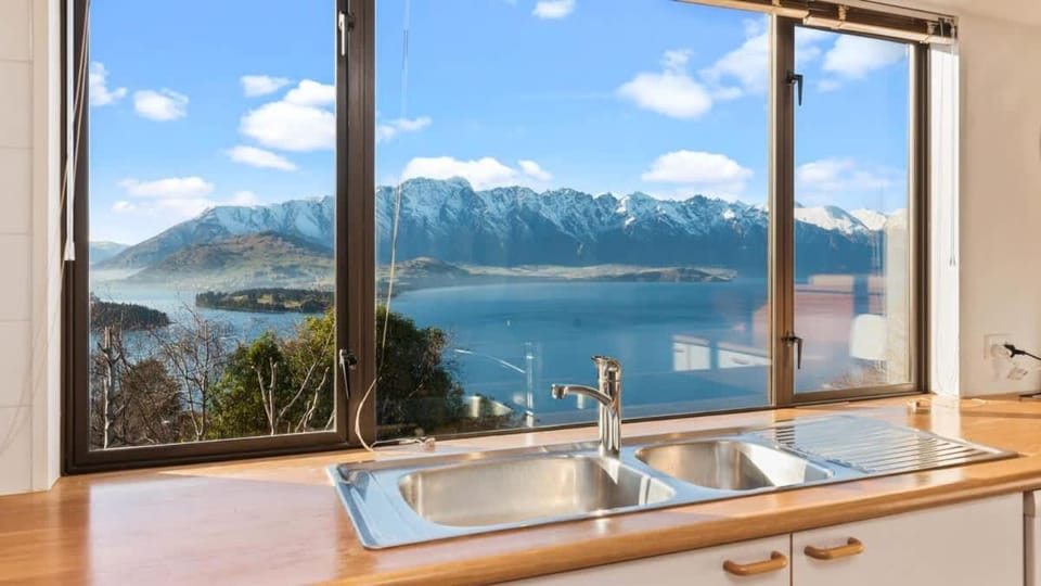 Ibon House House in Queenstown