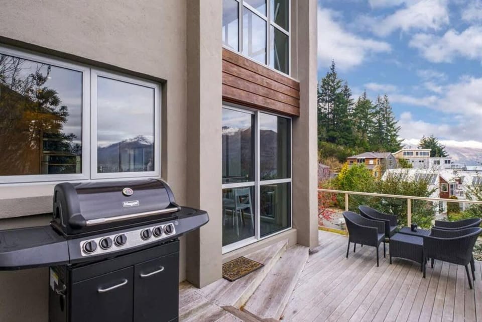 Vancouver Spa Views Apartment in Queenstown