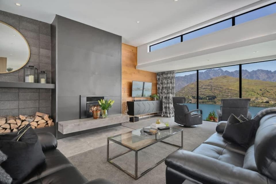 Ultimate Views Luxury House in Queenstown