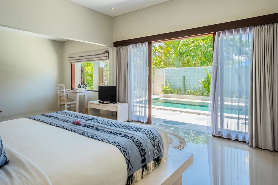 Bed, Photo of the whole room, Bedroom, Pool view