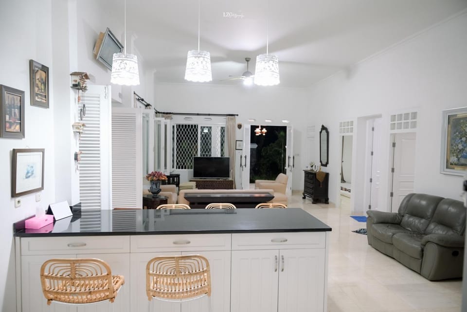 Kitchen or kitchenette, Living room