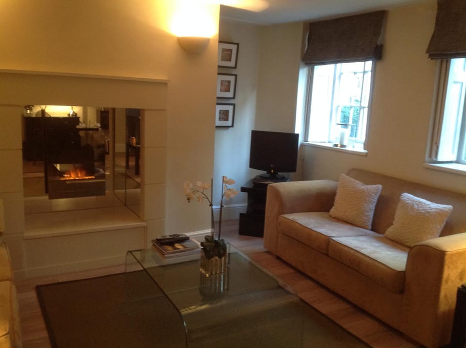 Living room, Decorative detail, Seating area