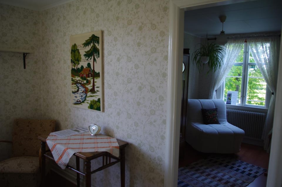 Day, Decorative detail, Bedroom