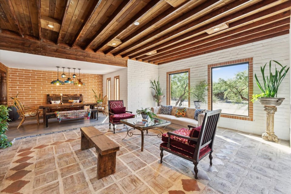 Rancho Bonito House in Catalina Foothills