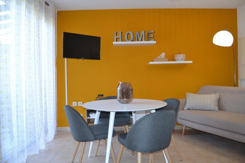 TV and multimedia, Living room, Dining area
