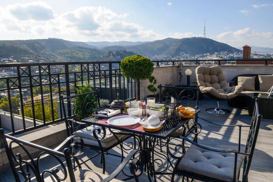 Balcony/Terrace, Mountain view