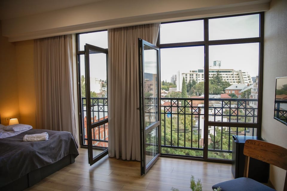 Balcony/Terrace, Living room, Seating area, City view, Street view