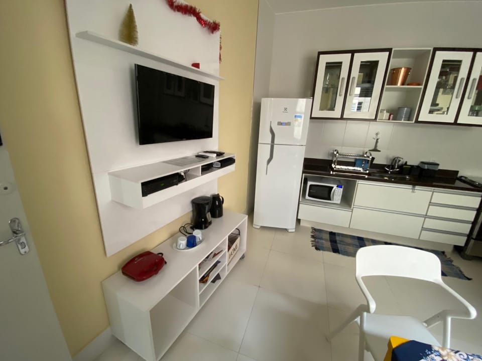 TV and multimedia, Kitchen or kitchenette, Dining area, Communal kitchen, oven, stove