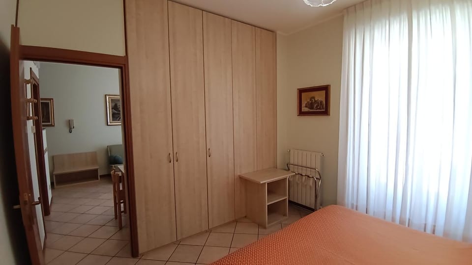 Bed, Photo of the whole room, Bedroom, wardrobe