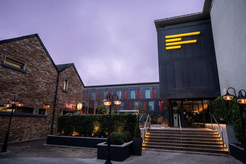 Property building, Facade/entrance, Night, View (from property/room)