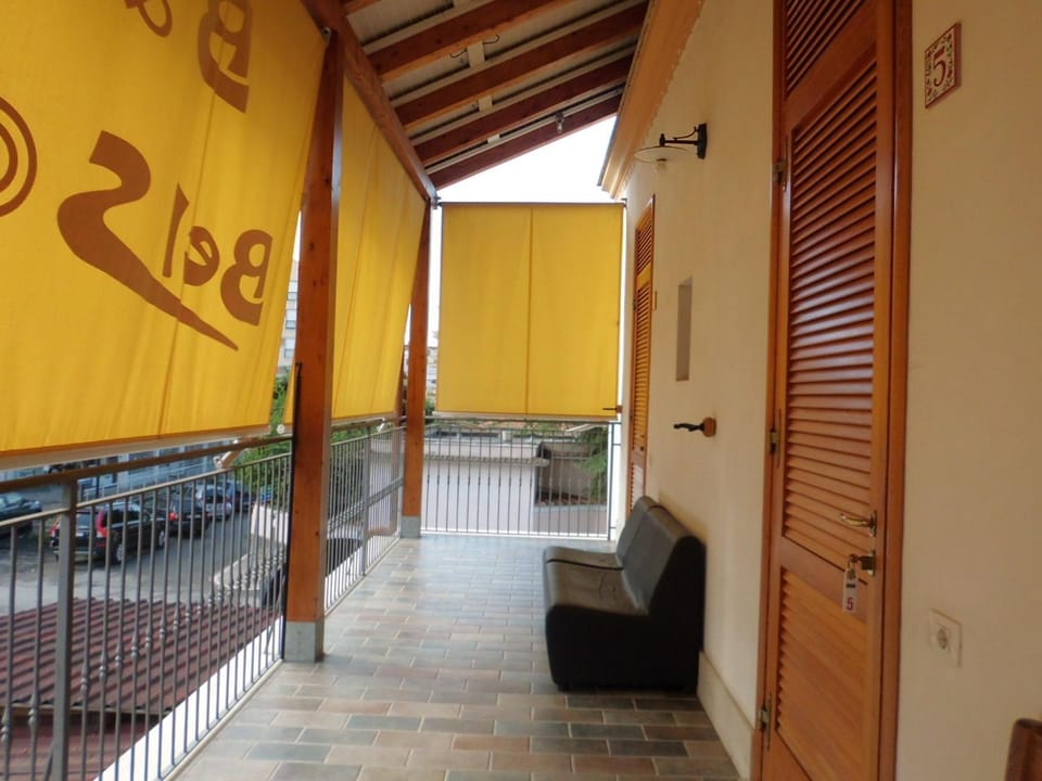 Communal lounge/ TV room, Balcony/Terrace