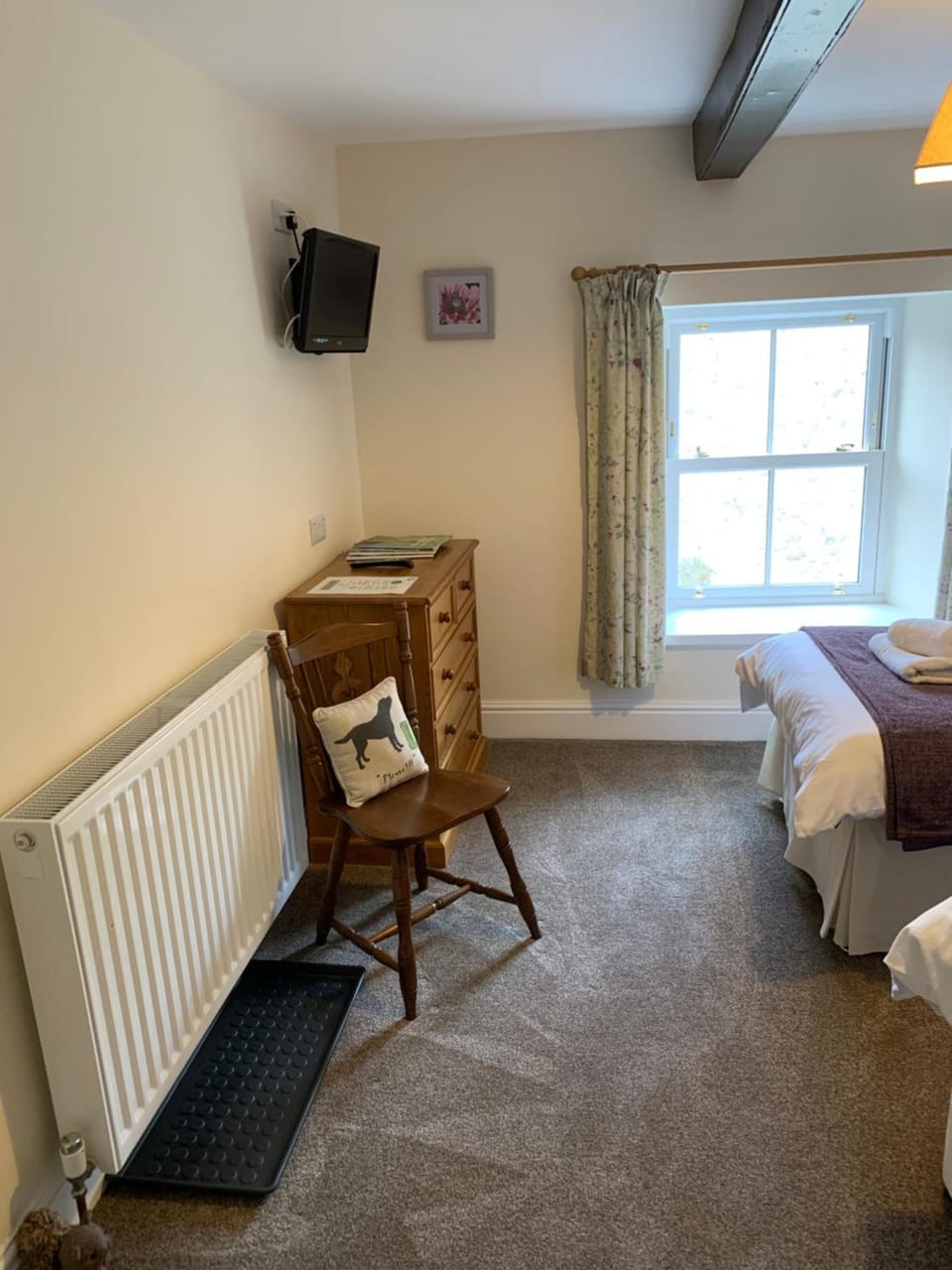 Bed, TV and multimedia, Bedroom, internet