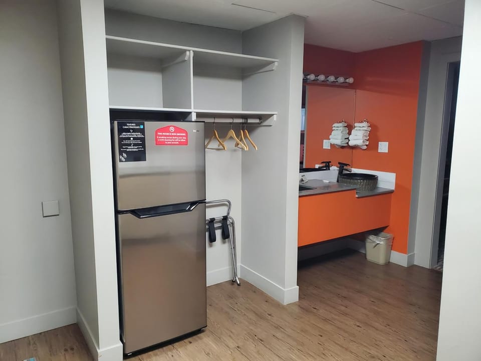 Kitchen or kitchenette, Communal kitchen
